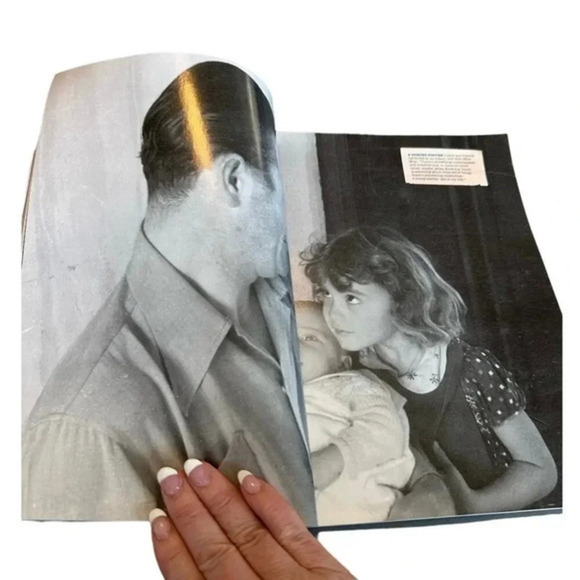 John Wayne‎ Special Collectors Edition Family Photo Album Magazine 2014 - Picture 4 of 10